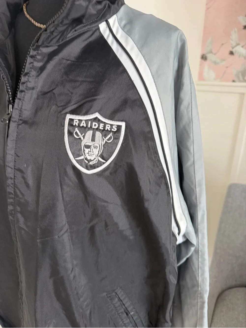 Vintage Oakland Raiders jacket nylon Raiders NFL, Men’s size Large Lightweight
